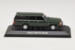 Volvo 240 GL ステーションワゴン ダークグリーン Maxichamps 1:43 940171411 メタル