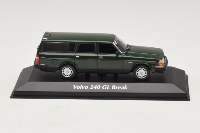 Volvo 240 GL ステーションワゴン ダークグリーン Maxichamps 1:43 940171411 メタル