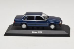 Volvo 740 Dark Blue Metallic Maxichamps 1:43 940171701 メタル