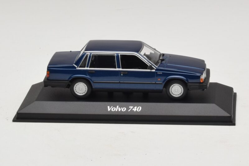Volvo 740 Dark Blue Metallic Maxichamps 1:43 940171701 メタル