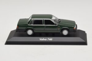 Volvo 740 ダークグリーン Maxichamps 1:43 940171700 Diecast